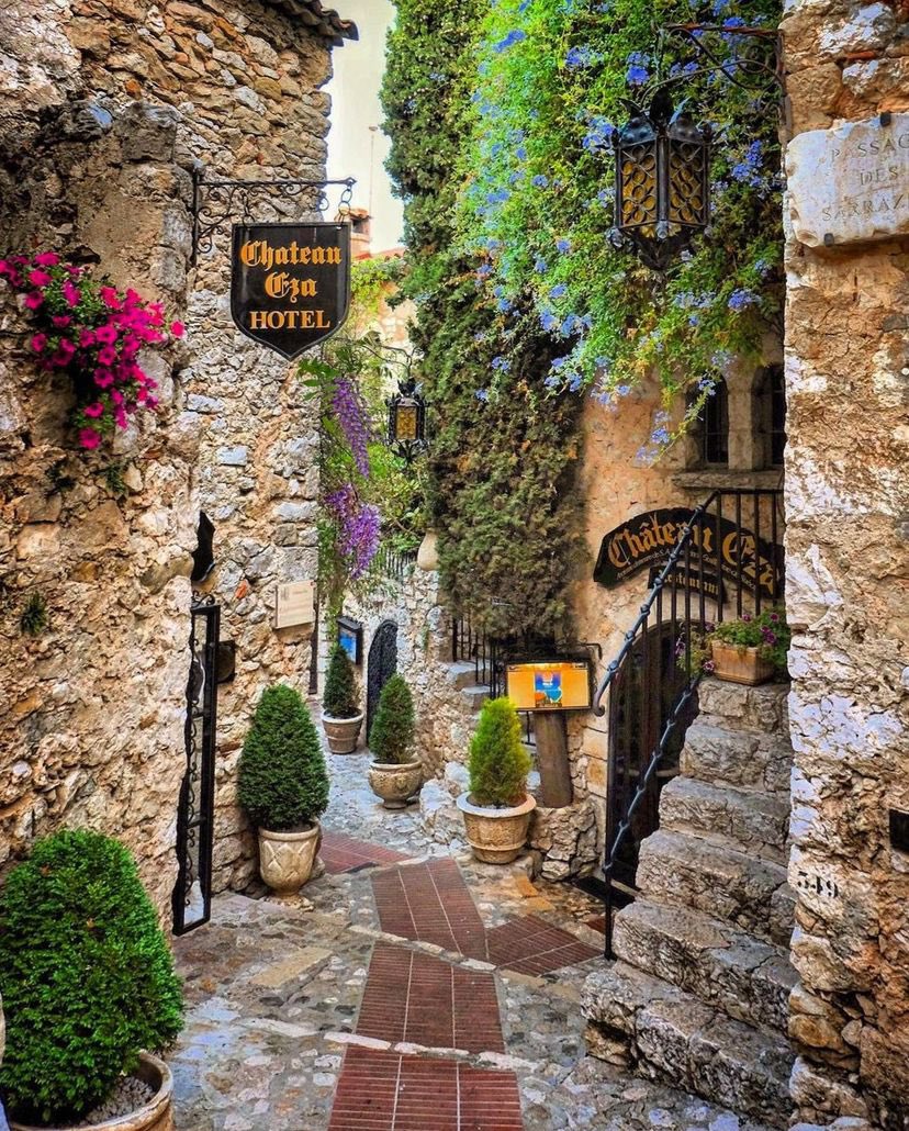 archi_tradition's tweet photo. Èze, France 🇫🇷 
📸: Regine Semaan https://t.co/SLcg0iAAXu