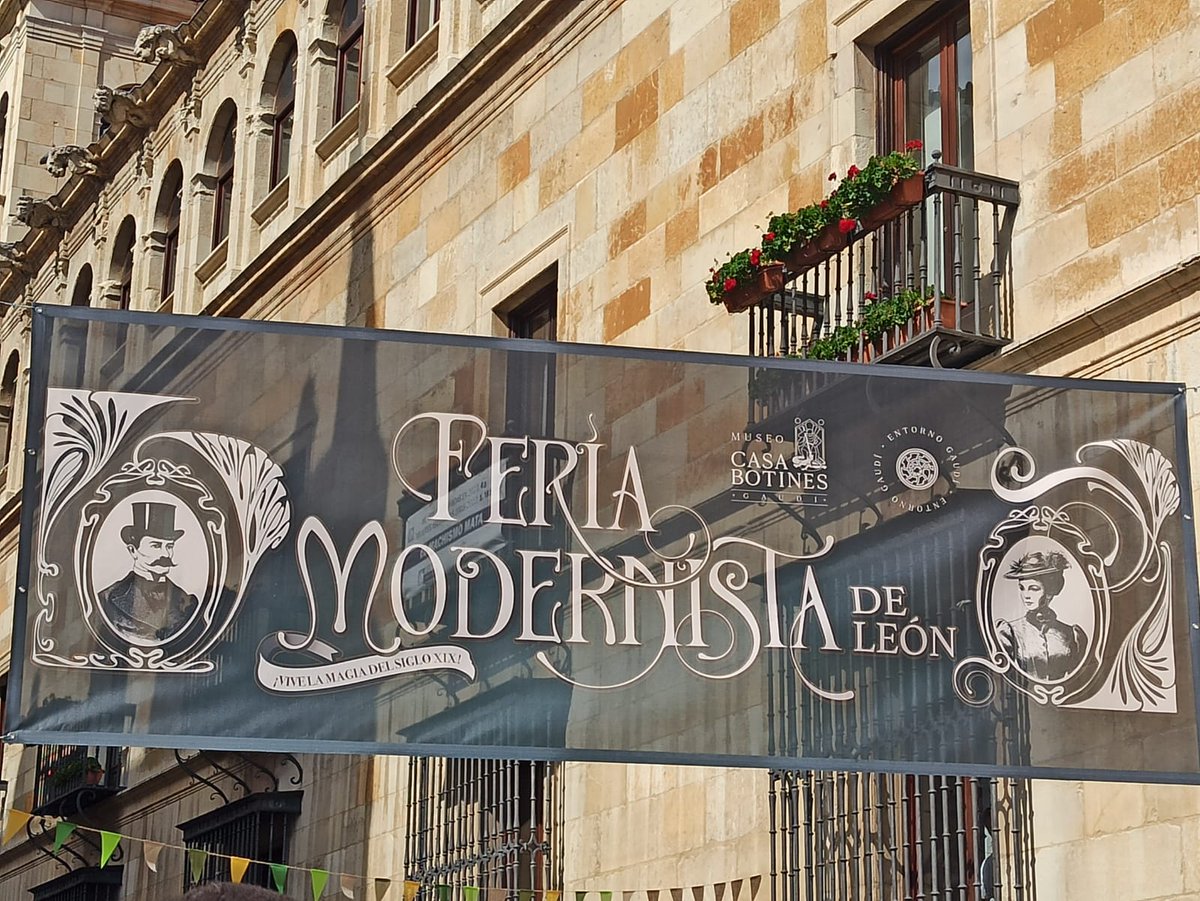 Nuestros concejales en el @LeonAyto, @BLANCHR15 e Ildefonso del Fueyo acudieron a la inauguración de la ‘Feria Modernista' organizada por el @CasaBotines.
No te pierdas este fantástico evento!!
Hasta el 3 de septiembre, ‘regresamos’ al siglo XIX.