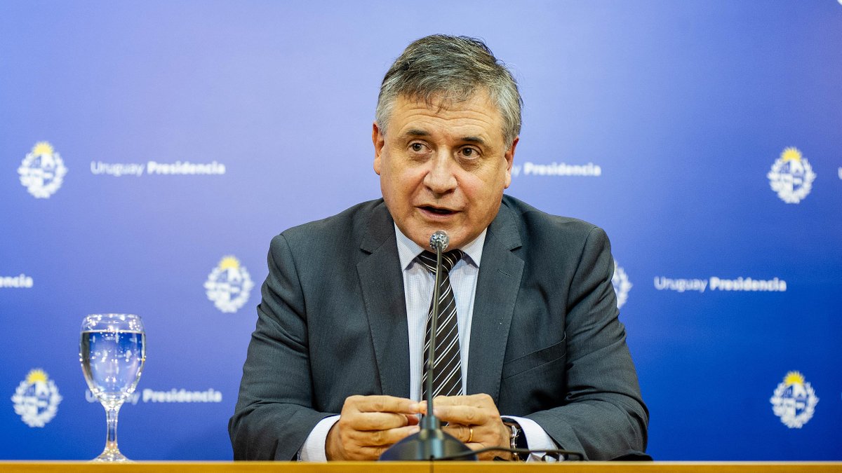 Tinchorgz's tweet image. Tribunal de Cuentas observó que se haya financiado con fondo público a los programas "La voz Uruguay", "Quién es la máscara" y “Bake off”, por más de $ 50: Resolución se basa en que Ministerio de Industria cambió reglamentación, abarcando a las tres producciones.
En @MVDNoticias.