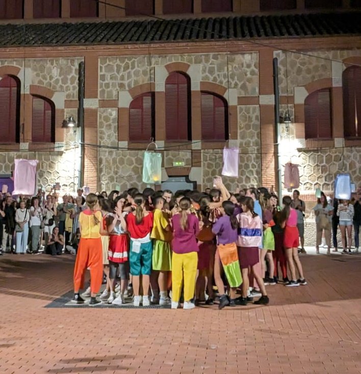 Que bestia <a href="/lollaexpressa/">L'Olla Expressa</a>.

Quina capacitat teniu equip (<a href="/pepfarres/">pep farrés</a>, <a href="/_miriamsoler/">Míriam Soler</a>, <a href="/drosamand/">c.canals</a>, Susana, Joan...) de (trans)formar i fer-nos emocionar amb Blau.

Si encara no teniu entrades, compreu-ne, que només queden dos dies!
tiquetsigualada.cat