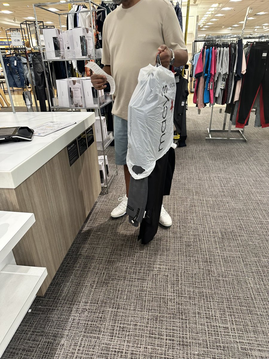 MrsFittest's tweet photo. @Macys Annapolis MD!   you must do better.  NO suit bags?  Over $500 and we’re walking out of the store like this?  #CustomerSatisfaction #CustomerService #CustomerExperience @RalphLauren #shopping #Men https://t.co/4sIvzRHMhF