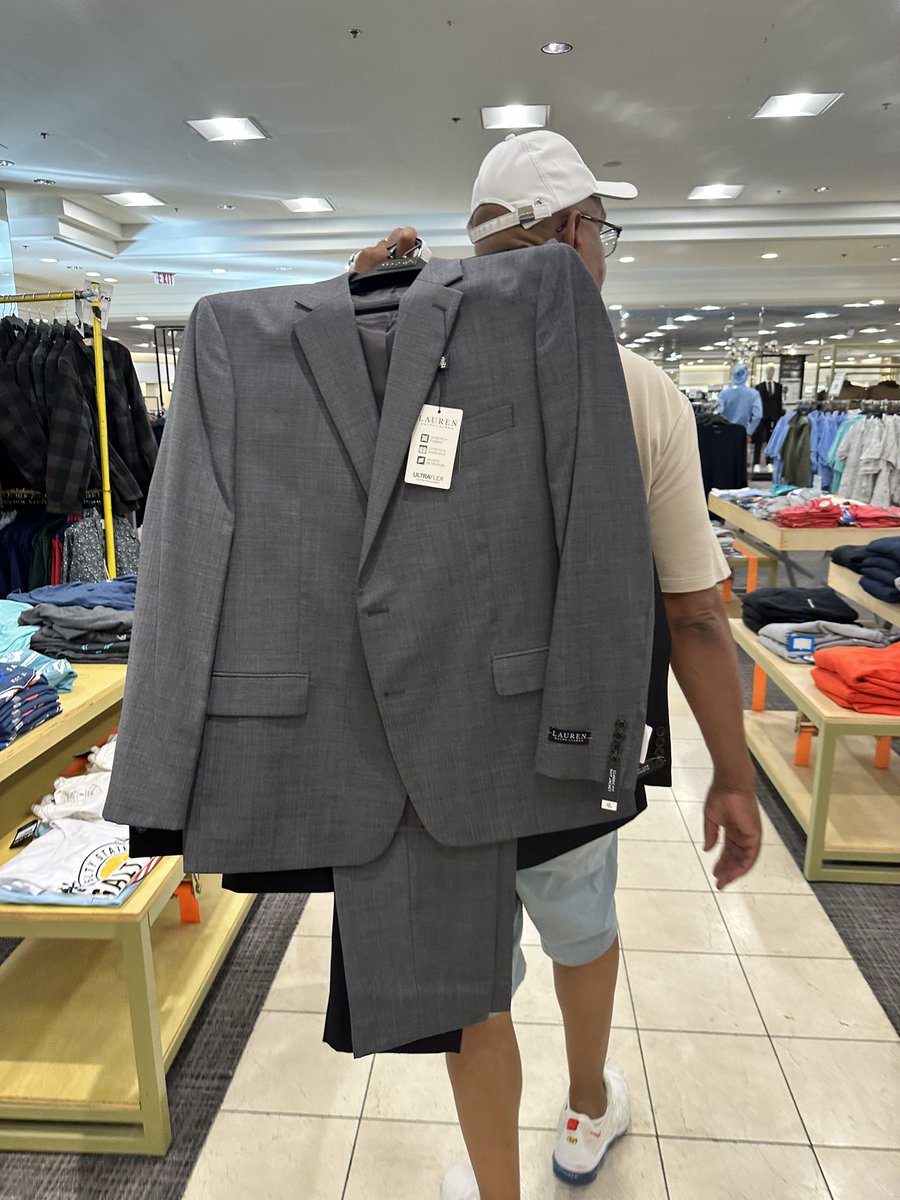 MrsFittest's tweet photo. @Macys Annapolis MD!   you must do better.  NO suit bags?  Over $500 and we’re walking out of the store like this?  #CustomerSatisfaction #CustomerService #CustomerExperience @RalphLauren #shopping #Men https://t.co/4sIvzRHMhF