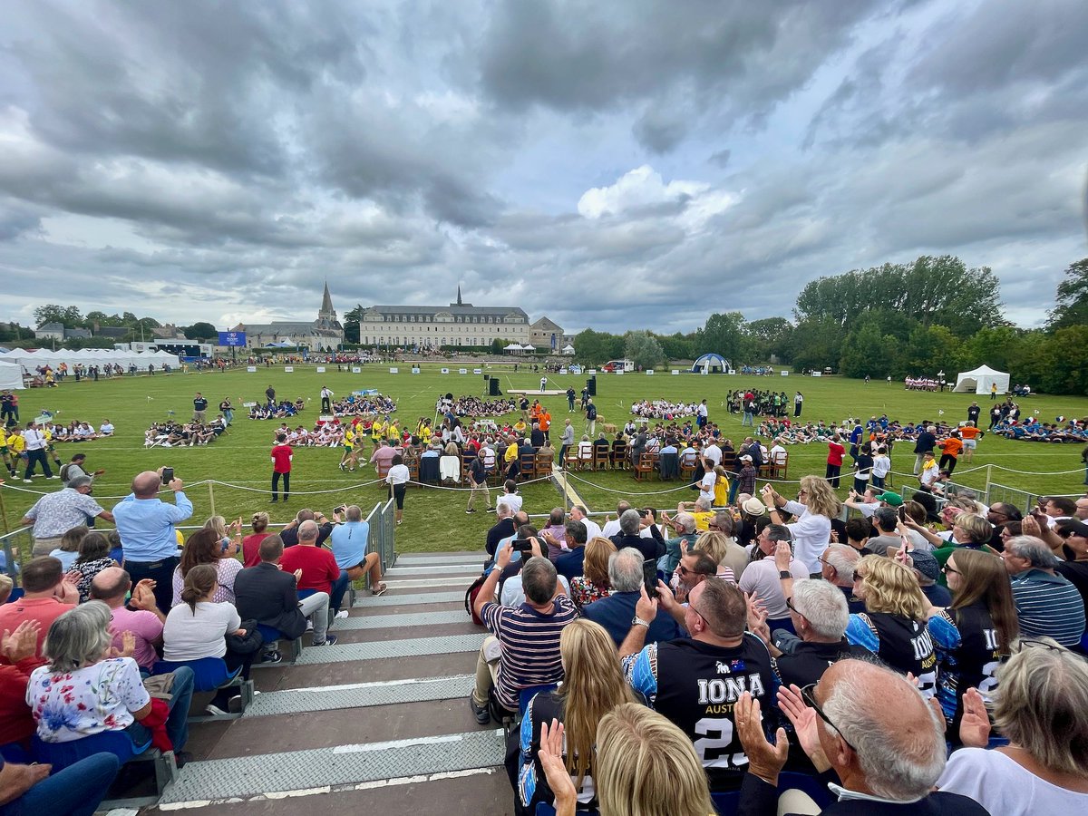#Sport 🏉
🚀 La <a href="/rhc2023/">Rugby Heritage Cup Pontlevoy 2023</a> est lancée ! L'Abbaye de Pontlevoy (#LoiretCher) se transforme en capitale mondiale du #rugby et de la jeunesse jusqu'au 7 septembre : la cérémonie d'ouverture s'est tenue ce vendredi sur le terrain financé par la <a href="/RCValdeLoire/">Région Centre-Val de Loire</a> 🌱

1/3 ⤵️
