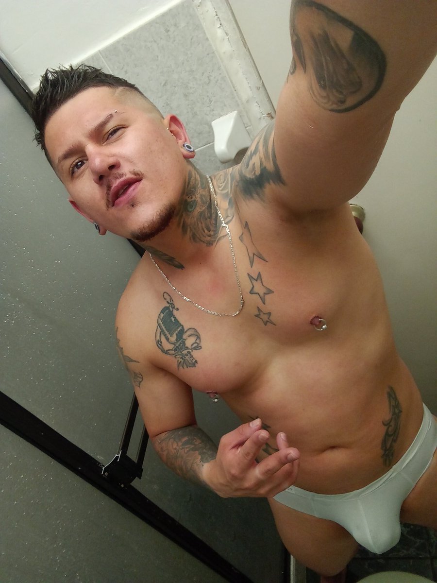 BianchoQuintero's tweet photo. Viernes en la tarde!! 😈😈🍁 https://t.co/OTxMgpnE7F