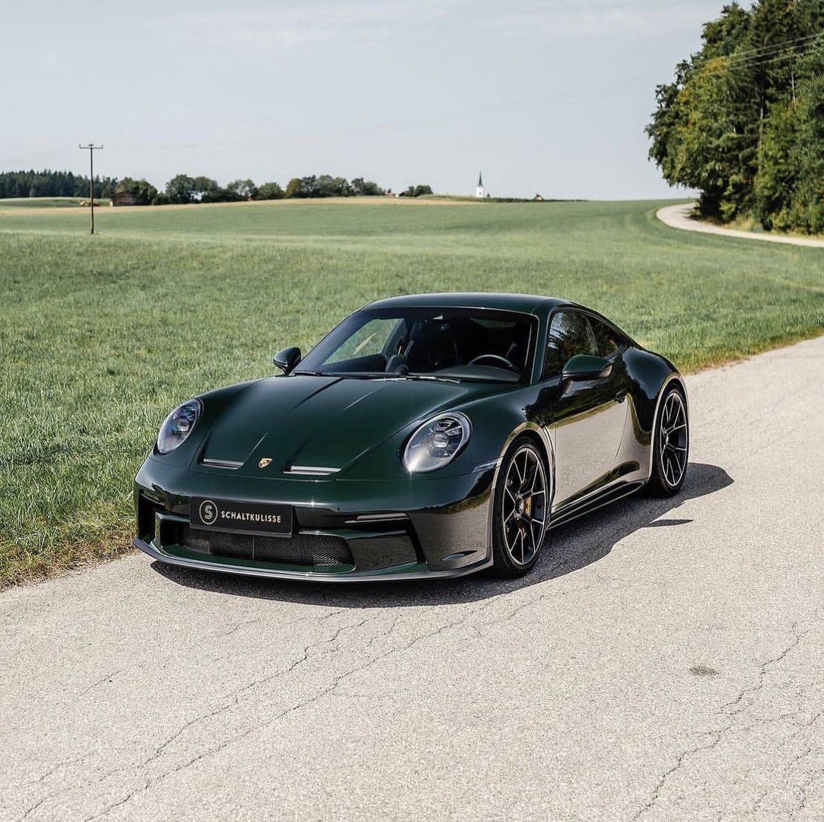 PorscheCIub's tweet photo. Paint-to-Sample Brewster Green 992 GT3 Touring https://t.co/6zUsD2GO0y