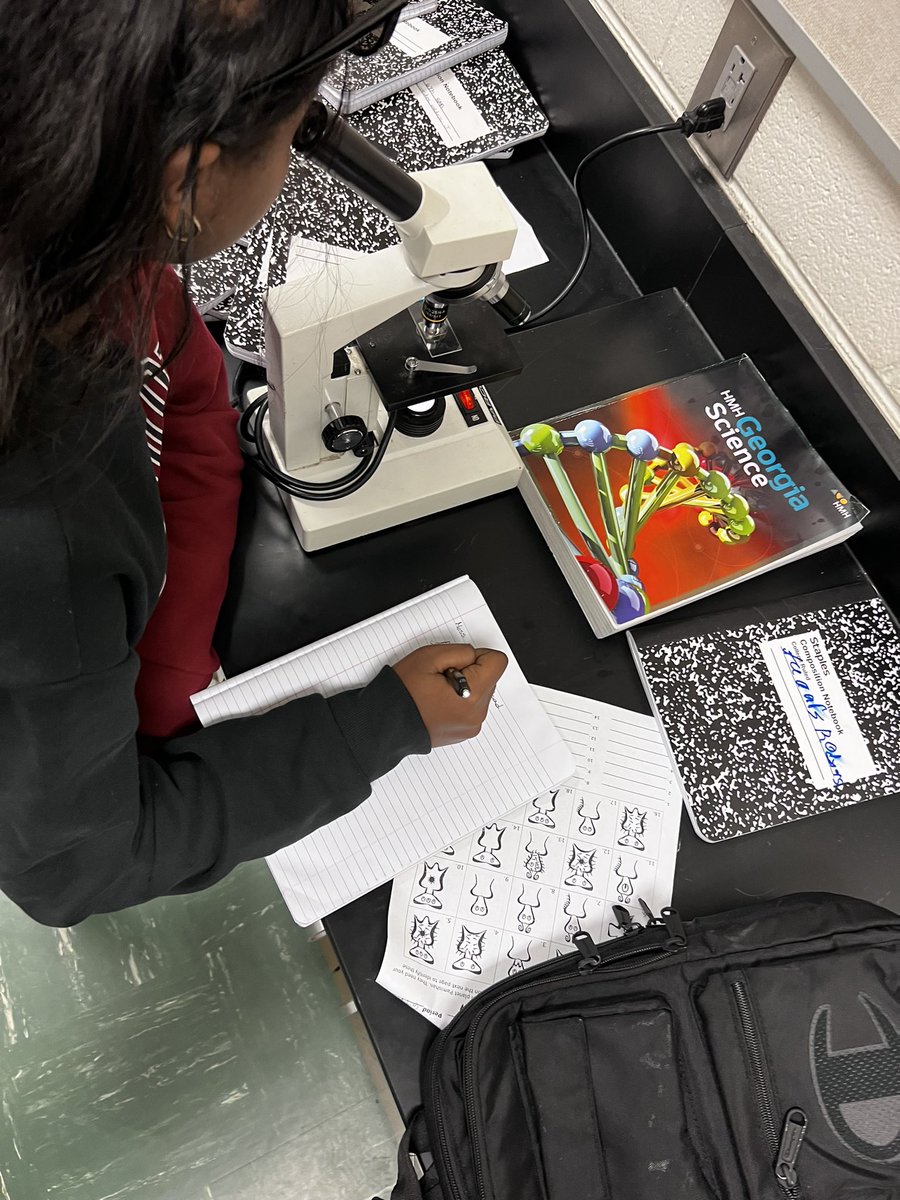 AAMrFlowers's tweet image. Highly engaging lab today by Mr. Broughton 7th grade Science teacher. Our scholars were identifying differences between animal and plants cells. #collab2class @YvetteChristi16 @istaypersistent @PAujla23 @amanda_hanie
