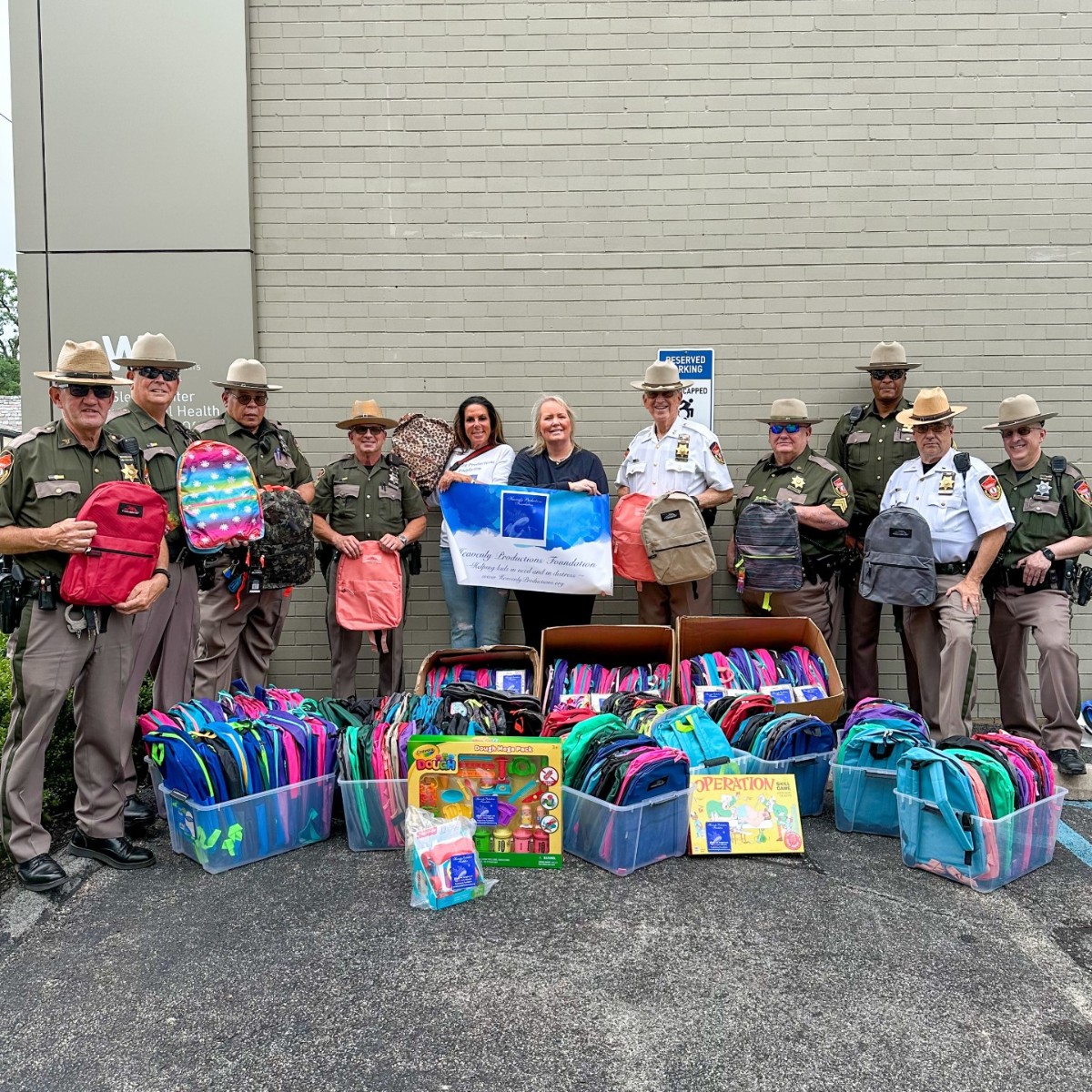 WPHospital's tweet photo. 200 backpacks, school supplies &amp; books were donated to the Family Health Center by Heavenly Productions with the assistance of the Westchester County Sheriff’s Association in honor of Robert Tucker, a Board member at WPH. Thank you for this most thoughtful gift! https://t.co/LFwlc7QFfR