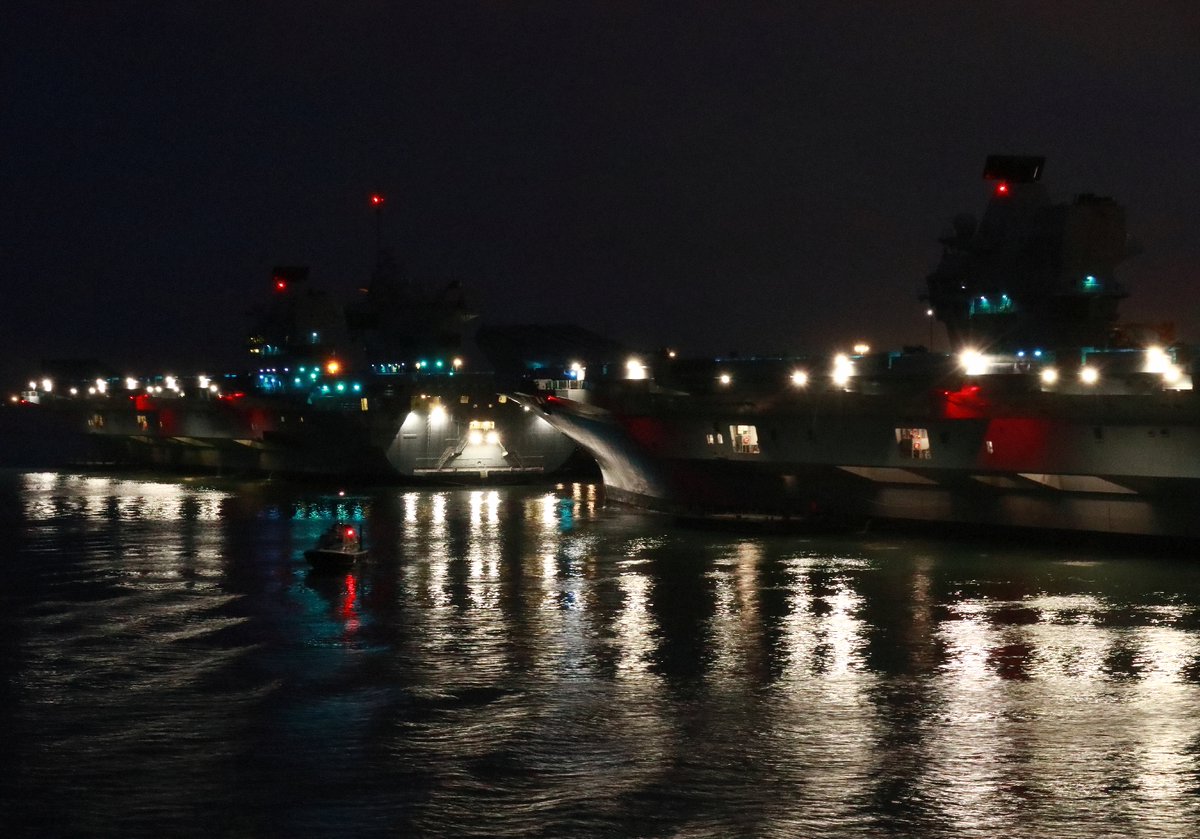 JillHpdc's tweet photo. #FrenchDiary day 0 - yesterday, and not actually in France π
A few rather fuzzy pics from Portsmouth Harbour last night https://t.co/yTDVR69RMI