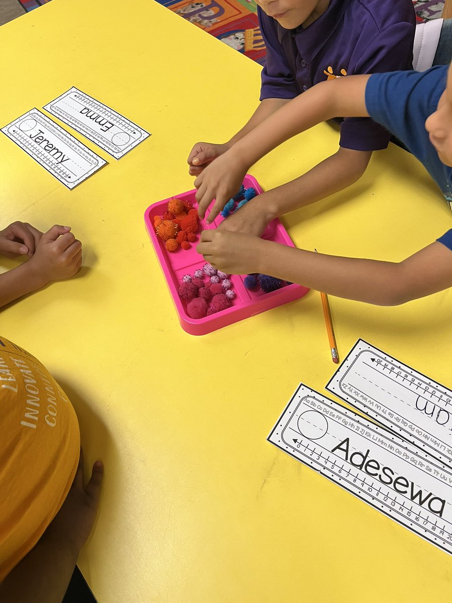McCandless_PHES's tweet photo. Happy Friday! These Hero Scientists had a blast classifying objects by their characteristics today! 💜💛 #missionISpossible #teamSISD @PurpleHeart_ES https://t.co/gKIU4WEkRx