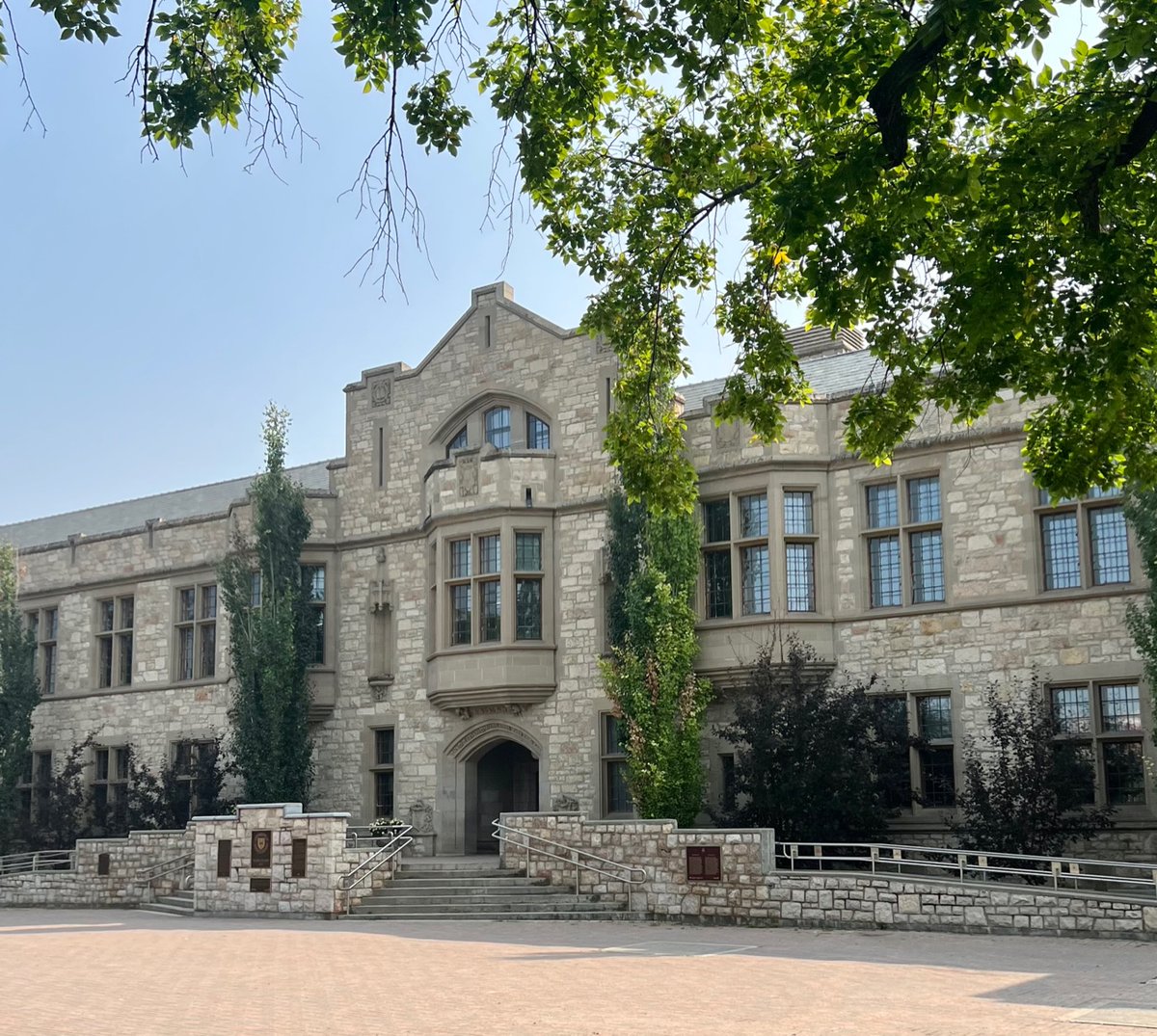 The calm before the Fall Term officially begins for most #USask students: A reminder that many services on campus will be closed for the long weekend on Sept. 4. Don’t forget to check next week’s welcome activities here: students.usask.ca/new-students.p…