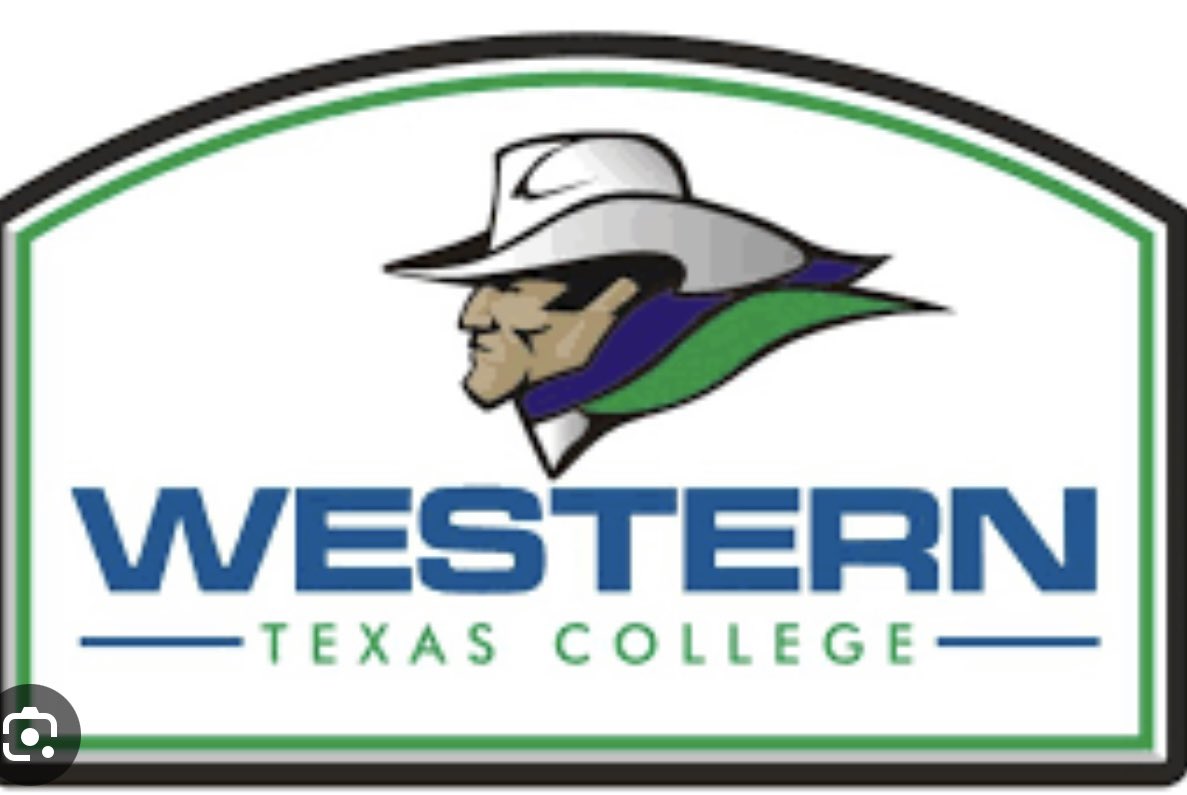 ayanna_trejo's tweet image. After a great visit , I’m blessed to receive my 1st offer from @wtcsoftball 
Thank you #thunderstixklaus 
#rawperformance @SEANRAW88 
#lindseymartinez @Warren_Softball