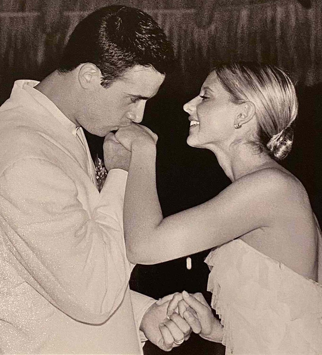 notgwendalupe's tweet photo. 21 years ago today, Sarah Michelle Gellar and Freddie Prinze Jr. got married... 21 years later and they're still married https://t.co/RuTzgj5mGC
