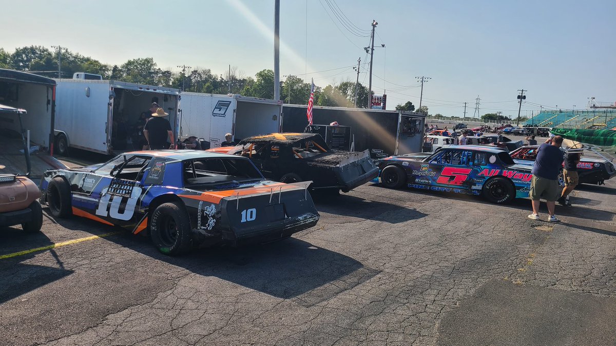 OswegoSpeedway's tweet photo. 🤩 Supermodifieds out and stock cars in - we are ready for the 'Stock Car Spectacular' portion of Classic Friday! 🏁 #BudClassicWeekend67 #DLMXV https://t.co/ROXPUUzFcZ