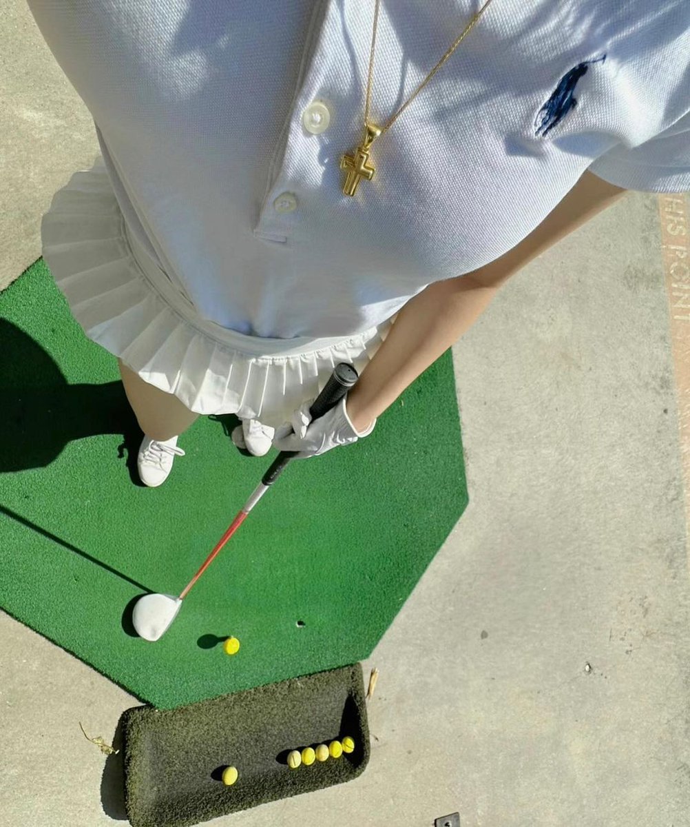 Golf is an opportunity to get close to nature and use it as a way to relax, enjoy the scenery and work as a team. As a beginner, developing proper posture and swing technique as well as communicating and sharing experiences with other golfers is key.  ⛳️🌳️😊