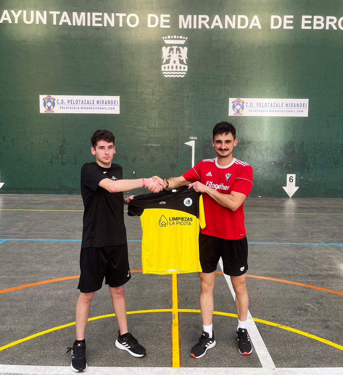 LQF_FC's tweet photo. 💥💥ENTRÓ ENTRÓ ENTRÓ💥💥
#EstoPromete #LQF #US13 https://t.co/9eNU3kRtq3