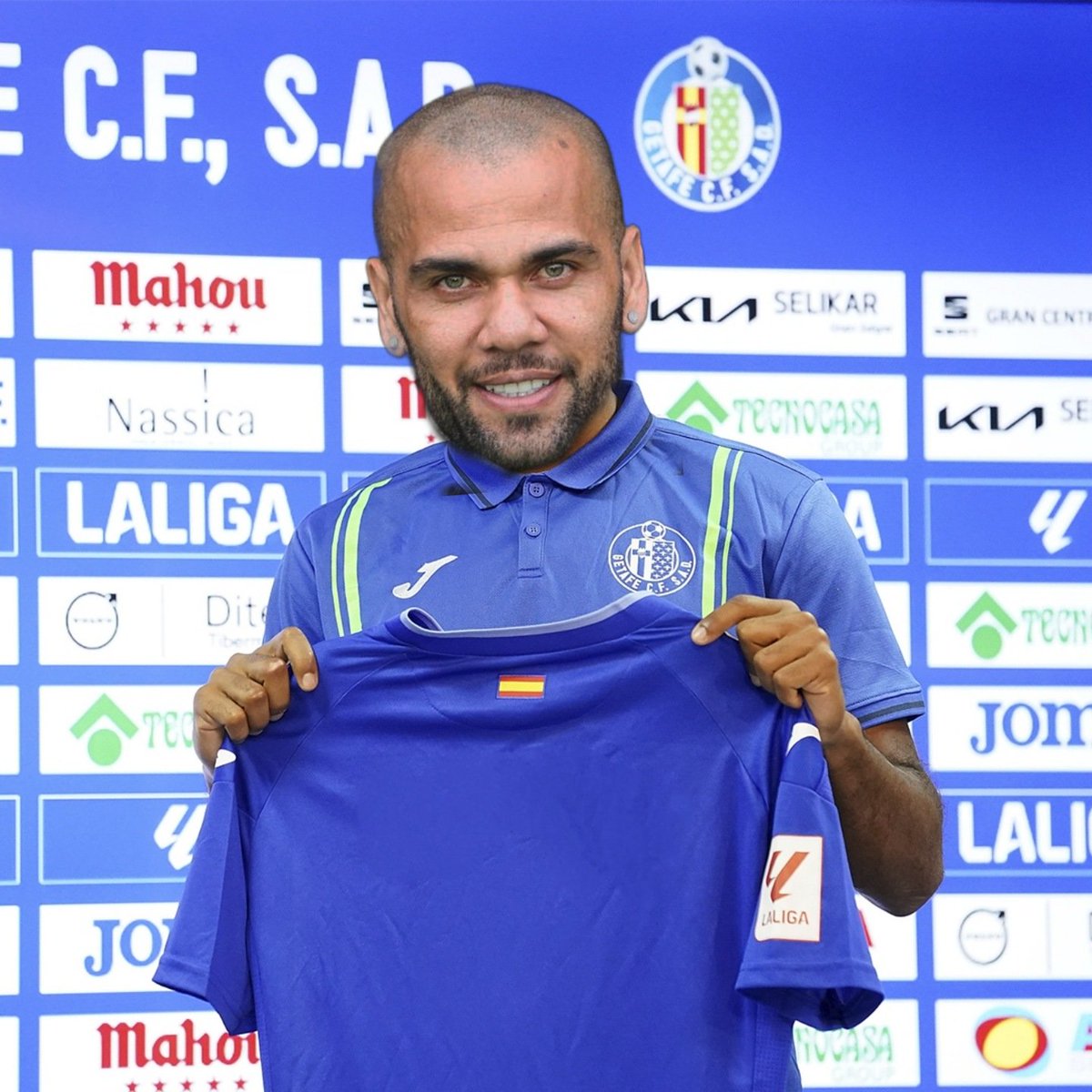 EXCLUSIVE: Dani Alves to Getafe, here we go! Bid accepted by Soto del Real, player also said yes 🚨🔵

Bordalás sign his secret top target.

Spanish side want to invest on world most dangerous players — and now they also got Dani Alves.
