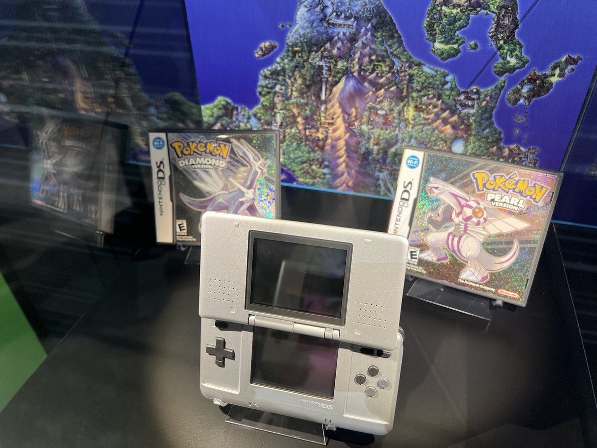 chuggaaconroy's tweet photo. At Nintendo Live. https://t.co/H4eORBARrT