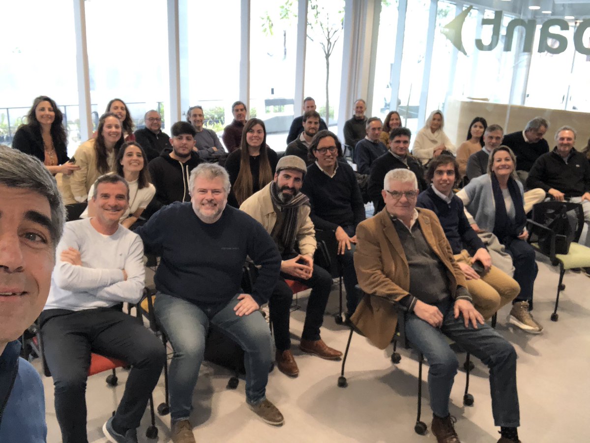 CortesMaxiArg's tweet photo. Que lindo ver que @CPrendete se reinventa y  crece más allá de las personas que le toca empujar el carro. 
Gracias @ferrandosoro  y Sofia Bardel    por el gran laburo inicial que compartimos. 
Éxitos @diegodalponte y equipo.
Orgulloso de ver como las iniciativas nos trascienden https://t.co/UxpDyFkR9g