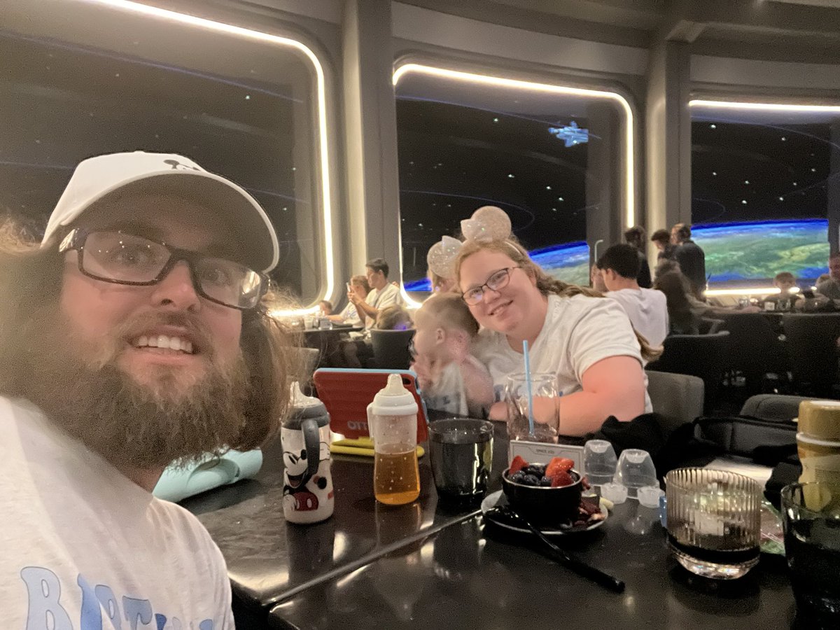roy_hardee's tweet photo. Flew up to Space! Hate we missed you @epcotboy220! https://t.co/tP88x9dGBj