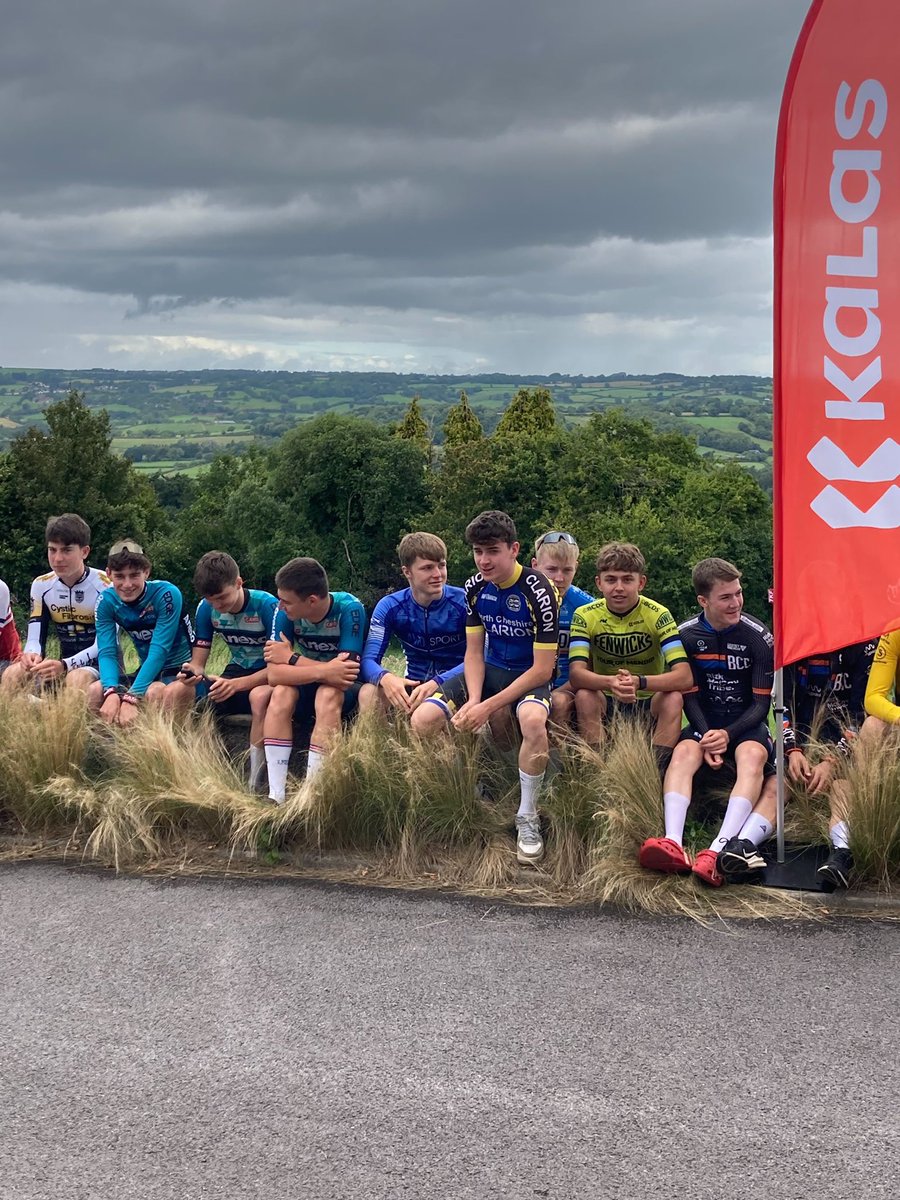 Thomas Munn keeping good company at the Junior Tour of the Mendips back in August. A great year of progression for Tom as he builds his racing skill set and experience ready for the next set of challenges in 2024. Chapeau 🎩👏