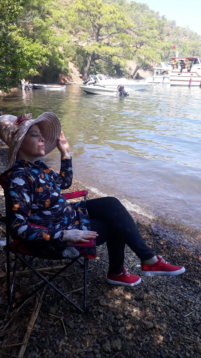 AyseFiliz16's tweet photo. Huzur ve mutlulugu anlatamam ama gösterebilirim..Ne bir eksik ,ne bir fazla .#Sonbahar  #eylul 🎶🎵🍂🍃🍂🍃 https://t.co/VAhwW4OHaC