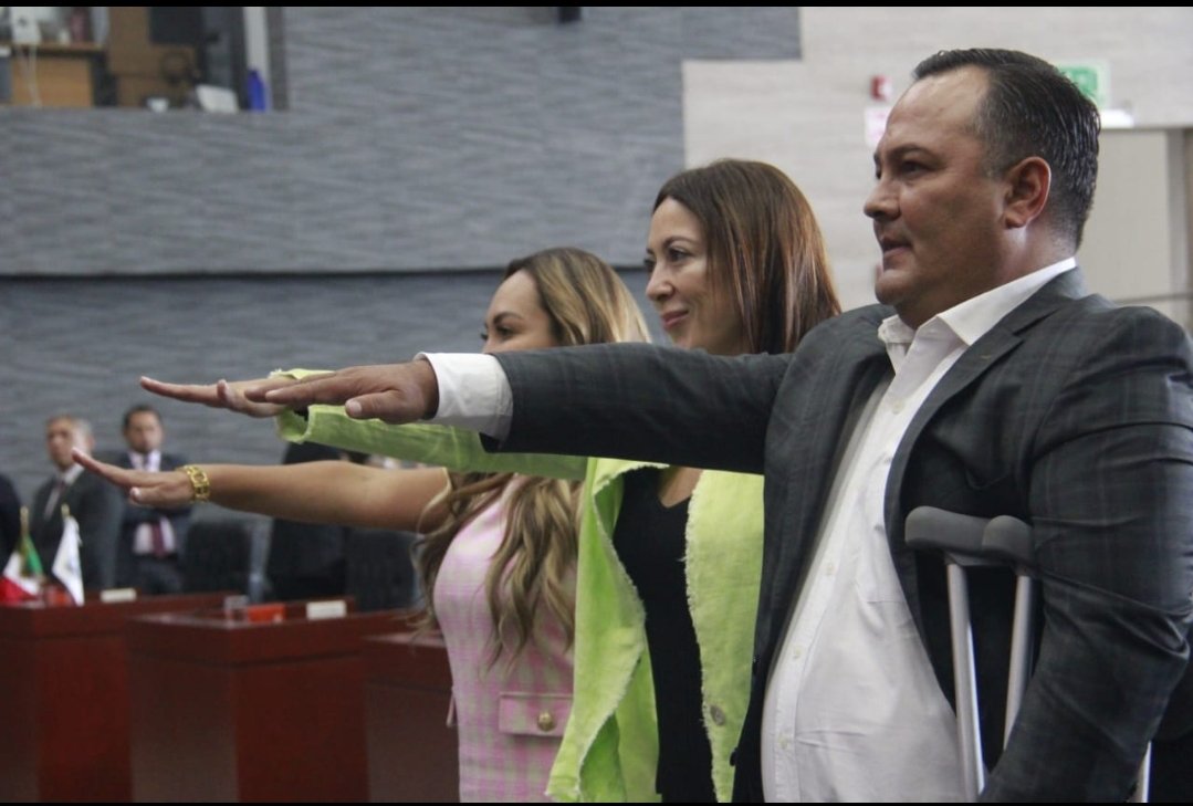 BetoSanchezOrt's tweet photo. Con 17 votos de integrantes #LVLegislatura @MorelosCongreso @Paco_Sanchez_Z
@LuzDaryQuevedoM
@Marguisdelrayo y servidor @BetoSanchezOrt  Presidente, Secretaria y vocales respectivamente integraremos Mesa Directiva para 3er Año de Ejercicio Constitucional. https://t.co/7kXffrzUbw