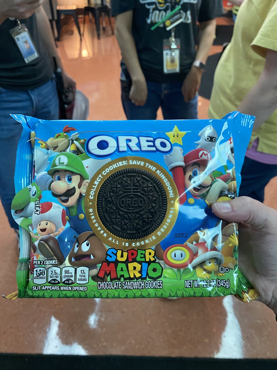 MsEutsler117's tweet photo. It’s KOEP day! Enjoyed the Mario Oreos today!   @Oreos #koep #weeklyoreotasting #weloveoreos #oreoshelpusKOEP #flavornumber152 @TODAYshow https://t.co/YbyPSVmhFd