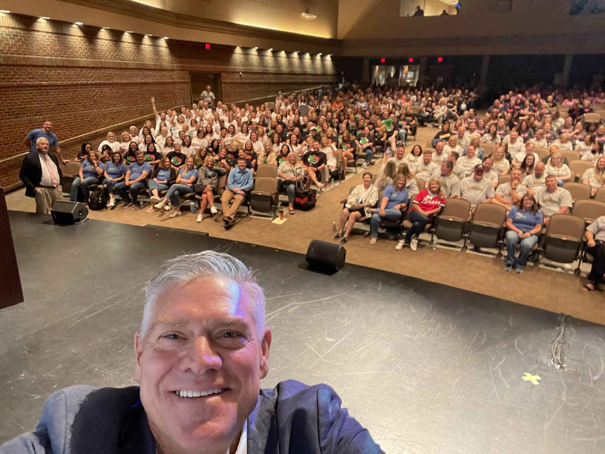 DaleMurphy3's tweet photo. This morning I had the pleasure of being with all the good people in the Murray County School District! Thanks for the invitation. And thank you for all you do for the kids in your schools…#URmurray (and it is the heart of @Braves country!) https://t.co/VvQLtxTO6h