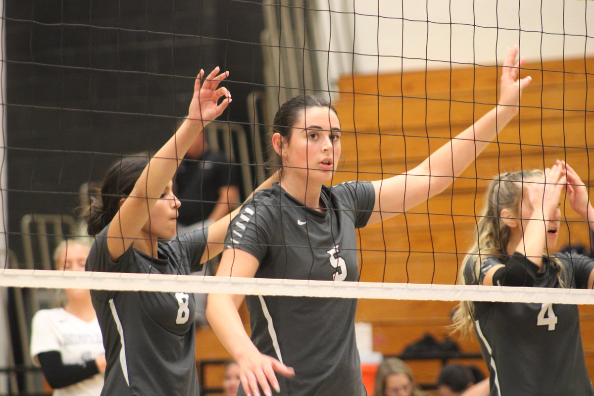 Stockdale Volleyball is now 10-2 on the season after sweeping Bakersfield High School 3-0.  

Great job Mustangs!