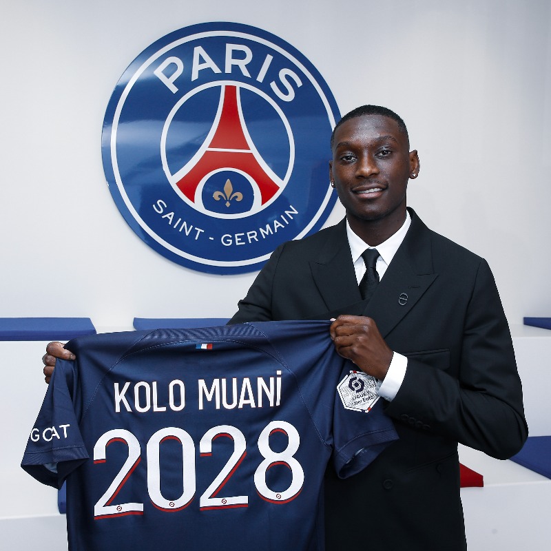 PSG_inside's tweet photo. Le Paris Saint-Germain est heureux d’annoncer la signature de Randal Kolo Muani. L’attaquant français, qui portera le numéro 23, s’est engagé pour 5 ans avec le Club. ✍️

❤️💙 #WelcomeKoloMuani