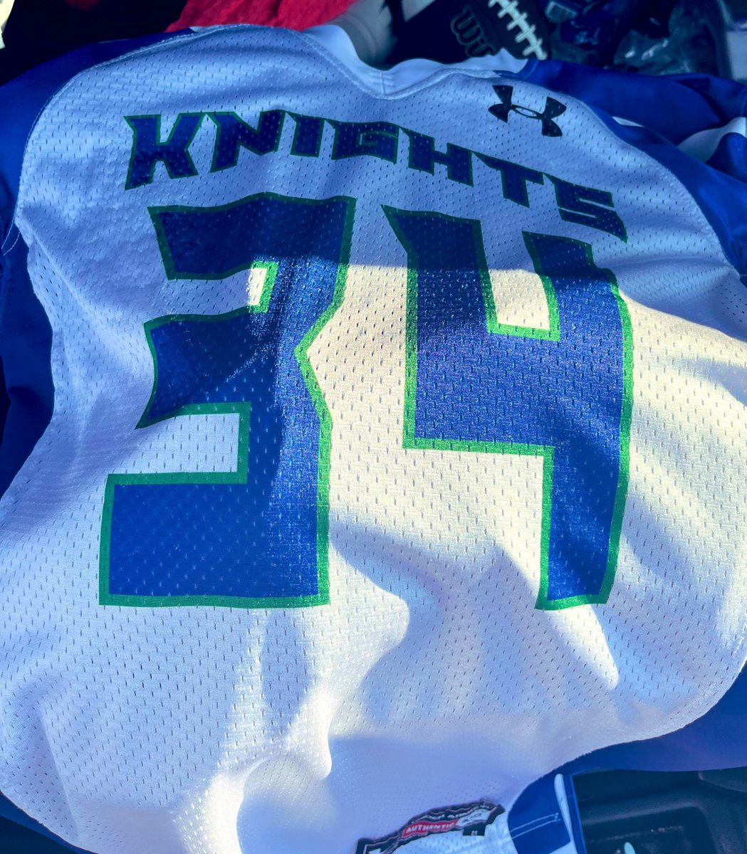 WhatTheCessilye's tweet photo. 7pm 🏈 KICKOFF! #34 🖤 1st Home game, FINAL SEASON! #SeniorSzn #LetsRide 😭 @SirTLawson https://t.co/zH1pKMRYQt