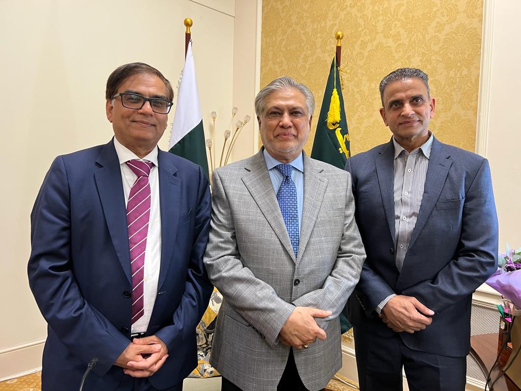 AmjadMalik786's tweet photo. جمعہ کو لندن میں پارٹی قائد نواز شریف ،صدر شہباز شریف سے خصوصی ملاقات ہوئی۔ ملاقات میں سینیٹر اسحاق ڈاربھی موجود تھے-موجودہ ملکی معاشی حالات پر تشویش کا اظہار کیا۔ملک کو اس نہج پر لانے والوں کی شناخت،محاسبے اور نظام میں اصلاحات اور جلد پاکستان آنے کا عندیہ دیا https://t.co/aggdGye4iE