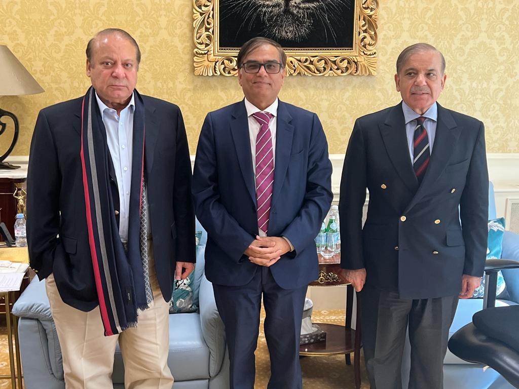 AmjadMalik786's tweet photo. جمعہ کو لندن میں پارٹی قائد نواز شریف ،صدر شہباز شریف سے خصوصی ملاقات ہوئی۔ ملاقات میں سینیٹر اسحاق ڈاربھی موجود تھے-موجودہ ملکی معاشی حالات پر تشویش کا اظہار کیا۔ملک کو اس نہج پر لانے والوں کی شناخت،محاسبے اور نظام میں اصلاحات اور جلد پاکستان آنے کا عندیہ دیا https://t.co/aggdGye4iE