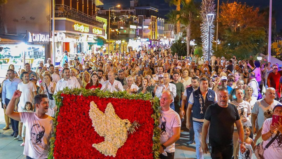 didymahaber's tweet photo. Dünya Barış Gününde Didim Altınkum'da Kaydedilen Görüntüler https://t.co/vcvzv3IofD
