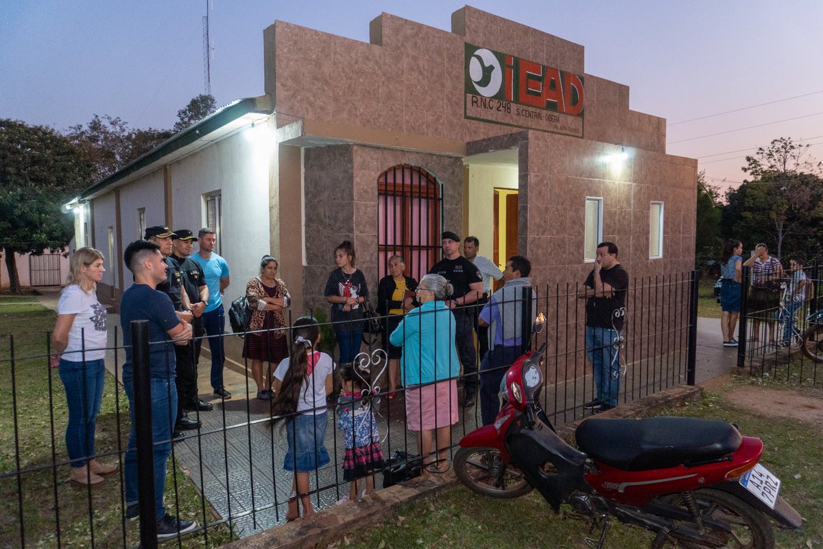Visitamos la Localidad de Almafuerte, agradecemos la invitación y acompañamiento de la Intendente Celia Smiak. Dialogamos con vecinos, como también participamos de una reunión con el foro de seguridad en el S.U.M comunal. #PoliciaDeMisiones  #ForoDeSeguridad  #Prevención