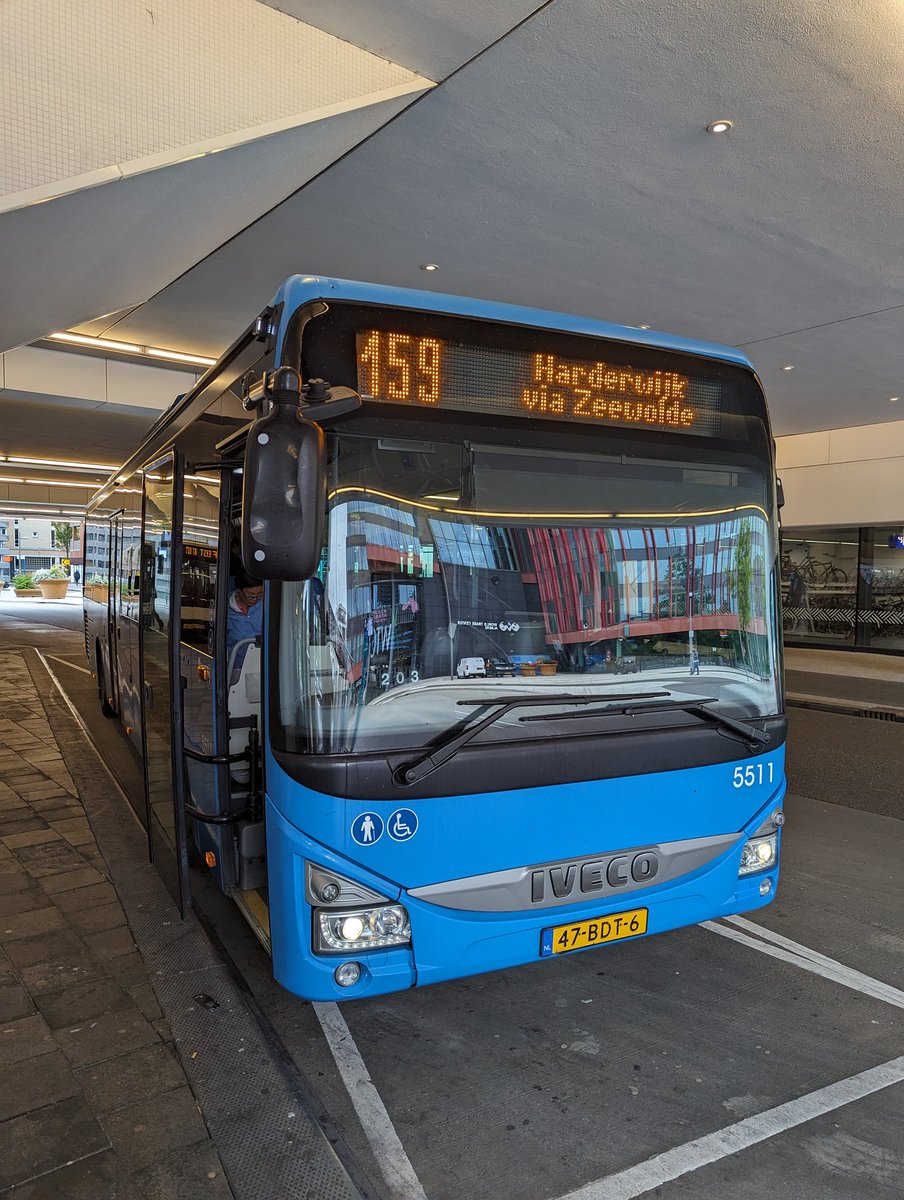 Normaal gesproken werd ik vanuit standplaats Emmeloord. Vandaag mocht ik een keer naar Harderwijk toe. Het leuke is dat die 2 lijnen hebben die de andere 3 niet hebben. Voor de afwisseling wel een keer leuk. Zo was ik vandaag een keer in Almere