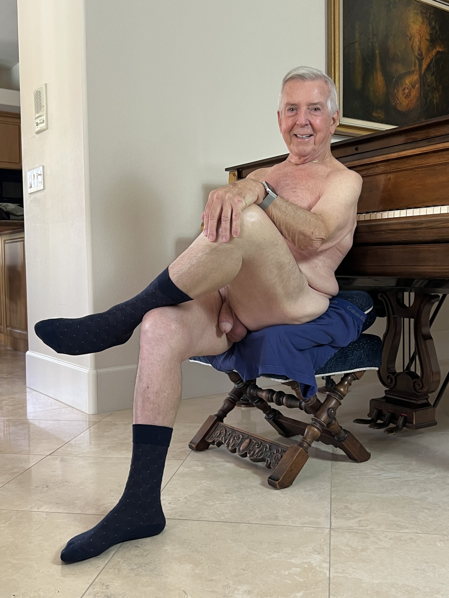For my CROSS YOUR LEGS fans... XX-rated video on https://t.co/Euc7IkuWdE (pix & video by @daddiesbyeze1) #ranchomiragedaddy #dilf #gaydad #silverdaddy #daddies #gayactor #gaymodel #silverfox #papi #maduro #lgbtq https://t.co/OtX04GGj2i