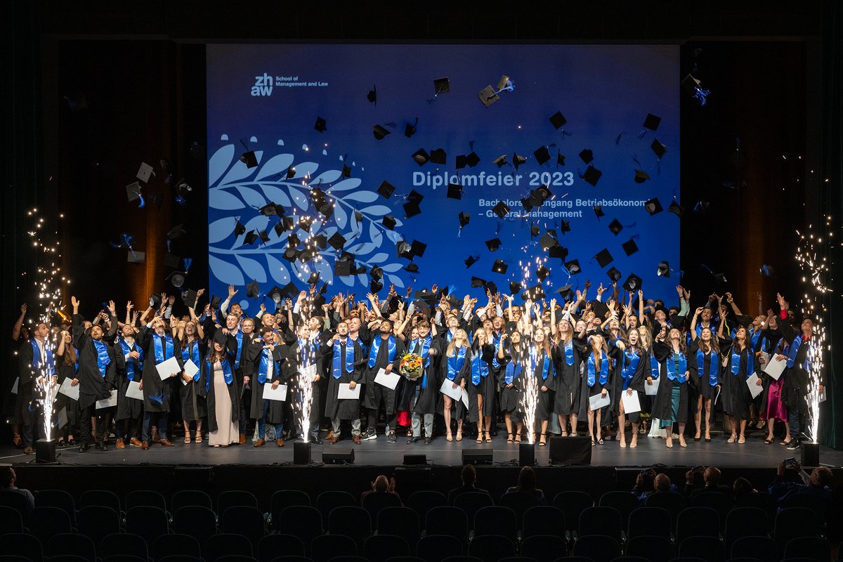 This week was all about our graduates. More than 1000 bachelor's and master's students received their diplomas. The speech by the Vice-Chancellor of the Swiss Confederation, Viktor Rossi, was the crowning event this evening. He conveyed the greetings of the Swiss Federal Council.