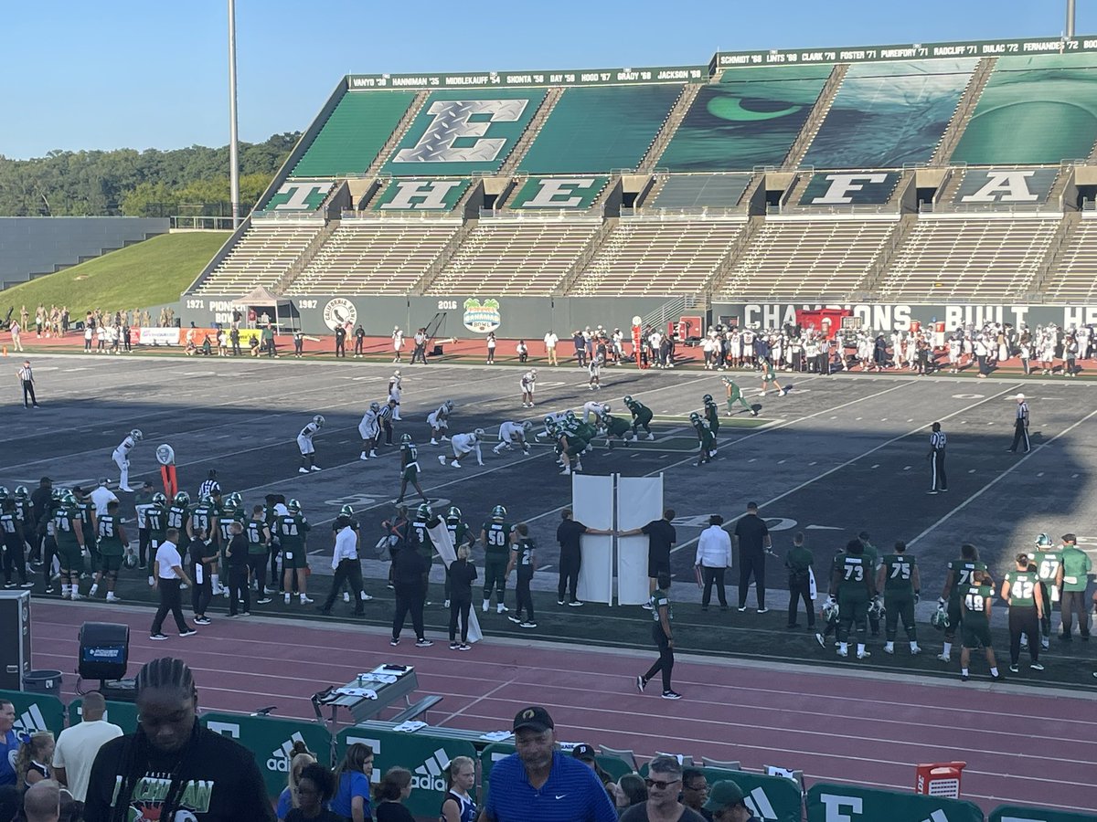At the Factory checking out former Cub all-stater <a href="/CarsonHinton_/">C</a> and the <a href="/HUBISONFOOTBALL/">HOWARD FOOTBALL</a> against <a href="/EMUFB/">Eastern Michigan Football</a>! #CubPride