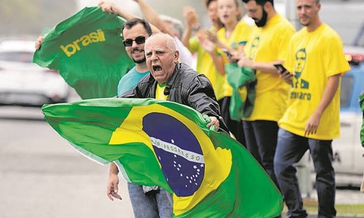 choquei's tweet photo. 🚨BRASIL: Bolsonaristas promovem campanha “fique em casa” para o 7 de setembro.

No dia do feriado, apoiadores do ex-presidente Jair Bolsonaro pretendem não sair às ruas. https://t.co/8CS4ACjzqx
