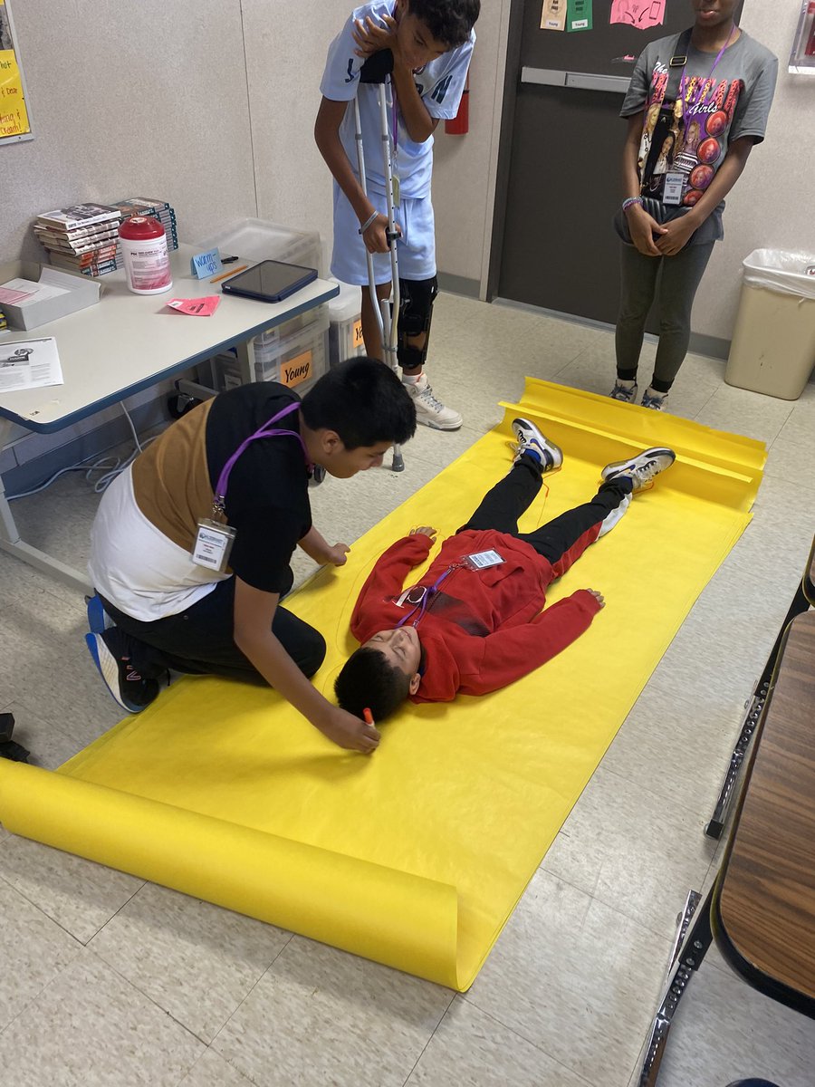 MsYoung2019's tweet photo. Today we worked in stations to identify character qualities and plot fictional texts. The students gained a deeper understanding of character and plot analysis, while having fun in the process! I’m #ELAted about their progress! @HildebrandtKISD #ELA #ReadingIsFun https://t.co/XcqEaIns4Q
