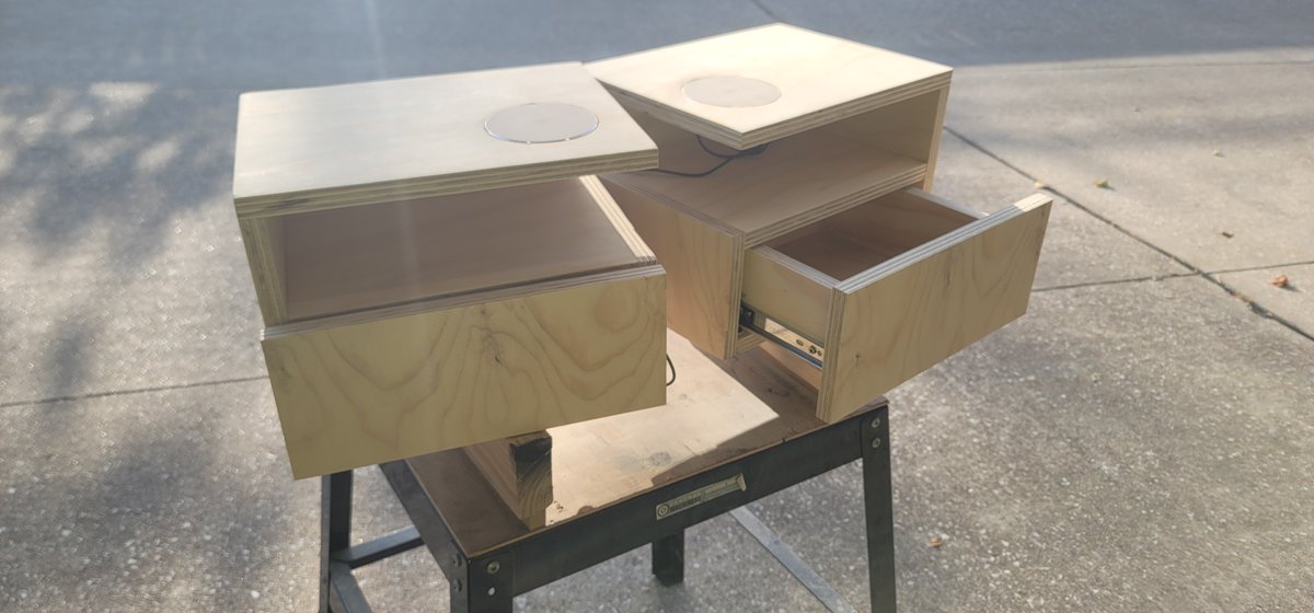 Chee_i_P's tweet photo. Smaller Floating nightstand with champagne colored wireless chargers.
Matte Poly Finish on Pine. #woodworking https://t.co/XGyamUR0Os