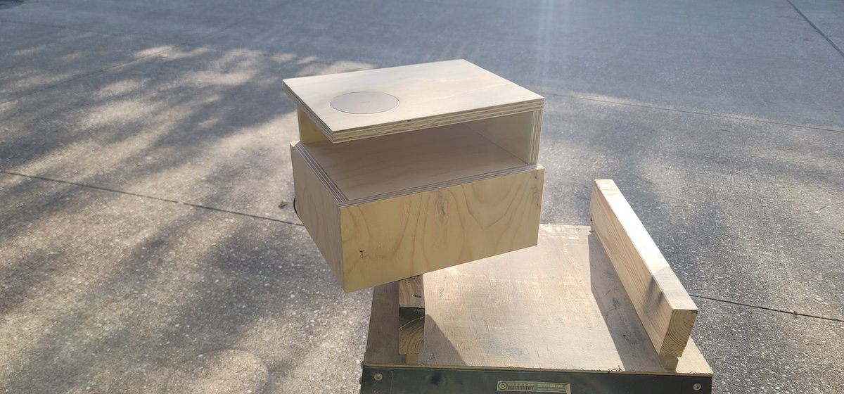 Chee_i_P's tweet photo. Smaller Floating nightstand with champagne colored wireless chargers.
Matte Poly Finish on Pine. #woodworking https://t.co/XGyamUR0Os