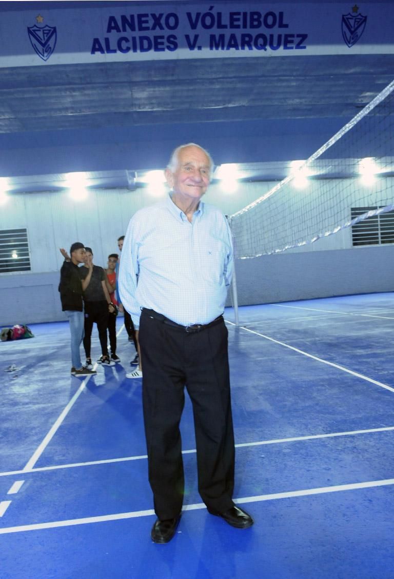 ⚫ Lamentamos el fallecimiento de Alcides Márquez, Socio Vitalicio de 99 años y baluarte indiscutible de la incursión de #Vélez en el Voley.

💙 Hasta siempre, Maestro
vía: <a href="/Velez/">Vélez Sarsfield</a>

👨🏻‍💻 velez.com.ar/club/notas/202…