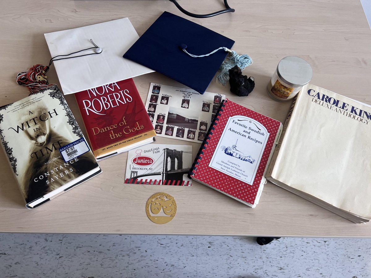 This week in social studies, students practiced making observations and inferences based on artifacts. Today was “Get to know your Teacher” day based on artifacts to represent me. Loved hearing their insights! #teachmaine #everyteacheraleader #historyteacher #teachersoftwitter