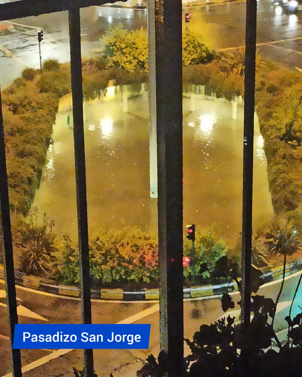 ⛈️Impresionantes imágenes que definen perfectamente lo que ha ocurrido esta noche en #Pamplona
FESTARO.ES 
#Navarra #DANA #meteo