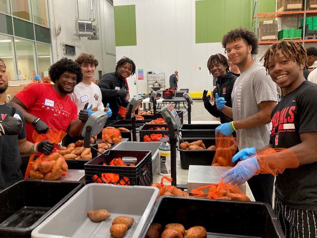 football_ncc's tweet photo. Proud of the Men of Cardinal Football giving their time at Northern Illinois Food Bank last weekend! https://t.co/RwCA6K79Va