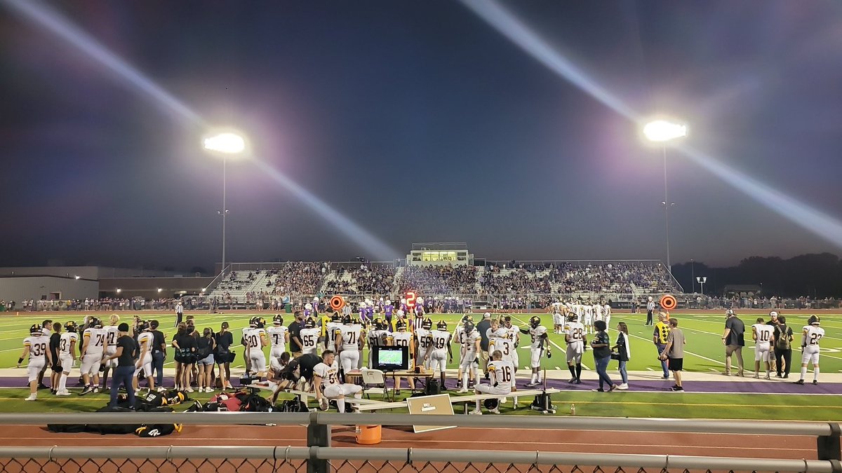 mickey_kity's tweet photo. #HSFootball #NHSvVC Let's go Railers!!! https://t.co/SowgWpchv4