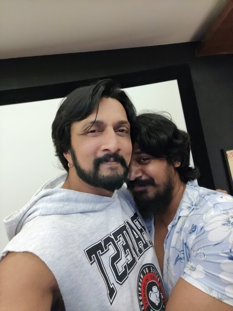 Rajeev Hanu (@theactorrajeev) on Twitter photo Was indeed blessed to witness the glory of welcoming the 50th Anna <a href="/KicchaSudeep/">Kichcha Sudeepa</a> it was really a goosebump moment thank you for being a role model happiest BDay ❤️
#Kicchotsava2023 #KicchaSudeep Was indeed blessed to witness the glory of welcoming the 50th Anna <a href="/KicchaSudeep/">Kichcha Sudeepa</a> it was really a goosebump moment thank you for being a role model happiest BDay ❤️
#Kicchotsava2023 #KicchaSudeep
