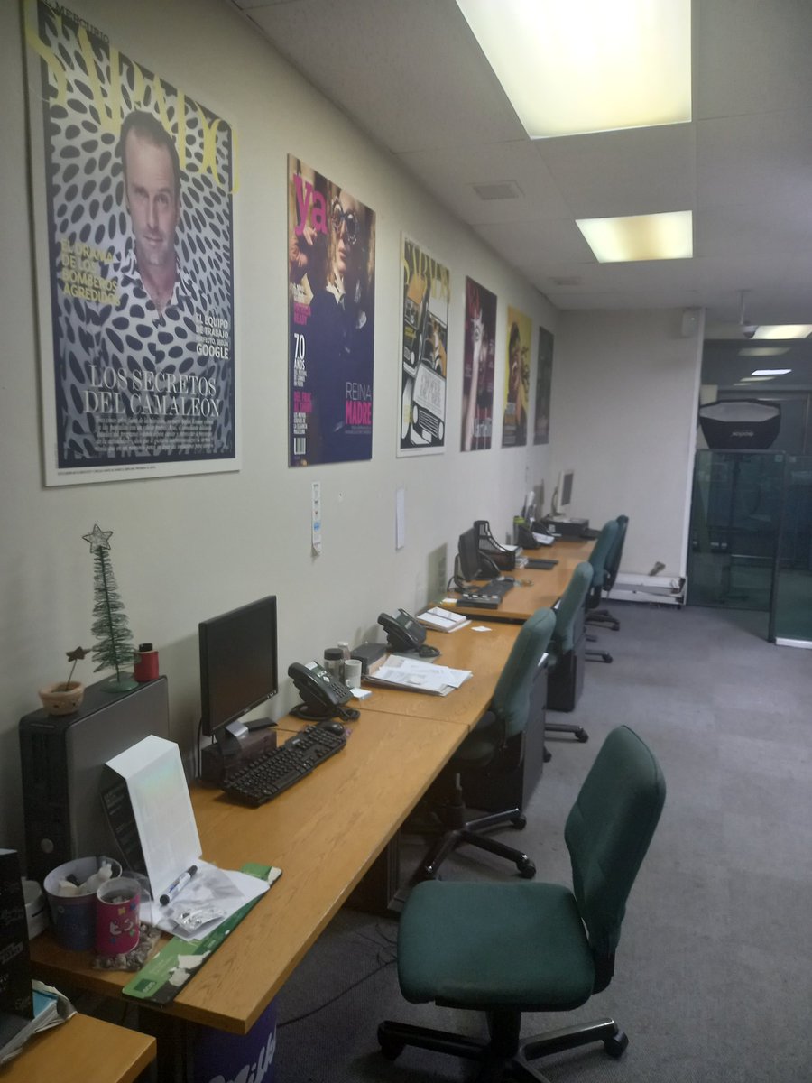 😔Hace unos años, a esta misma hora, esta sala de redacción hervía de periodistas, diseñadores, fotógrafos y editores.
